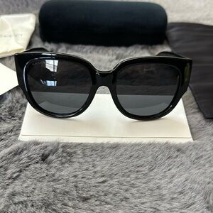 Authentic Gucci Sunglasses GG0142SA 001
